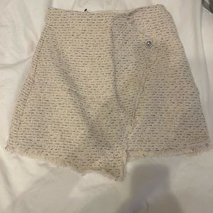 Express skirt size 6. NWT